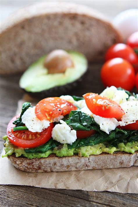 Line the edges of the bread with shredded cheese. Avocado Toast with Eggs Recipe