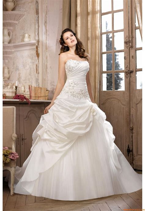 Abiti da sposa a principessa economici online italiani dal tuo atelier di fiducia. Vestiti da sposa a principessa | Abiti da sposa