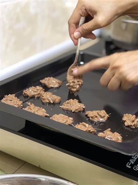 Almond Coklat, Rangupnya Memang Boleh Habis Sebalang8 - Rencah Rasa