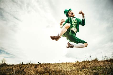 Hier zeigen wir euch unsere favoriten, bilder und noch vieles mehr. St. Patrick's Day 2018 - Darum erstrahlt Irland in Grün ...