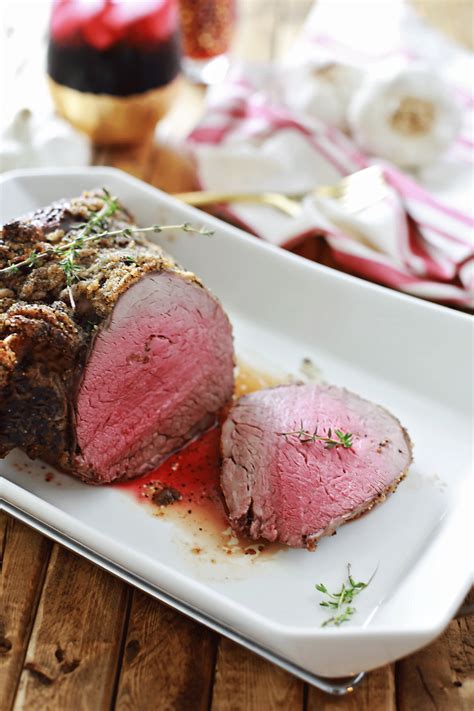 This beef tenderloin dinner stars beef tenderloin, which is accompanied by garlic mashed potatoes, green beans amandine, and pecan pie. Bacon, Garlic, and Thyme Beef Tenderloin | Recipe | Christmas dinner menu, Beef tenderloin, Food ...