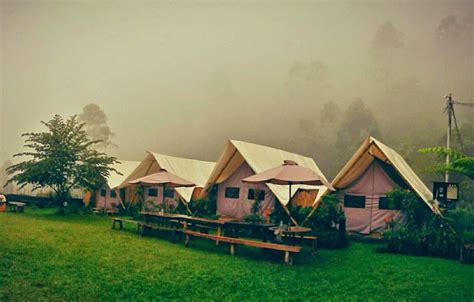 Tapi di bandung, hanya dengan uang rp100 ribu saja anda bisa makan sepuasnya dengan pilihan menu beragam. Legok Kondang Lodge Ciwidey, Jawa Barat Indonesia ...