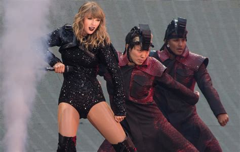 Taylor Swifts Re Recorded Love Story Sees Huge Streams Boost