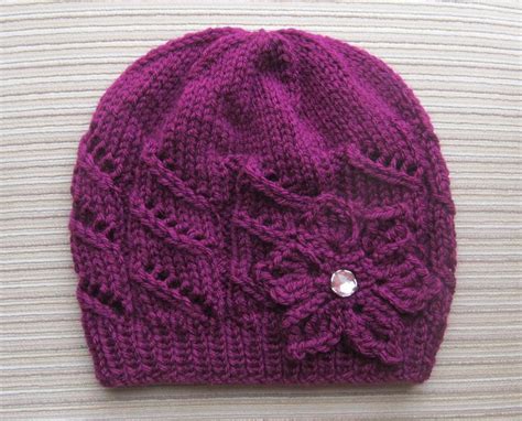 If you are an absolute beginner it helps if you first watch our slip… 5 Simple Stitch Patterns for Knitting in the Round