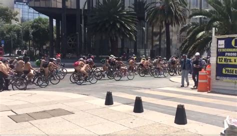 Ciclistas desnudos llenaron las calles de Ciudad de México Noticias de Bogotá y Cundinamarca