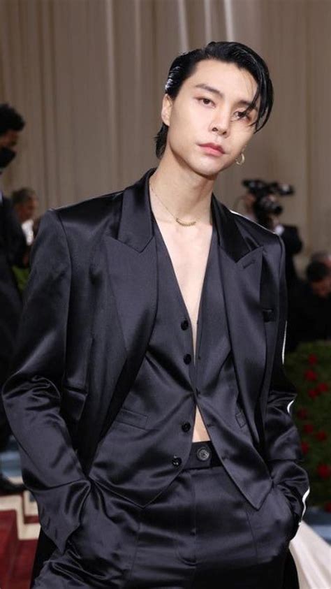 Nct S Johnny Attends The Met Gala Shows Superior Physicals
