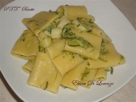 Scegliete delle centinaia di ricette su cernia con il pesto, ricette facili e veloci da preparare. Schiaffoni con zucchine e cernia - PTT Ricette