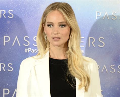 Heres All Of Jennifer Lawrences Beautiful And Lush Hair Looks For The Passengers Press Tour