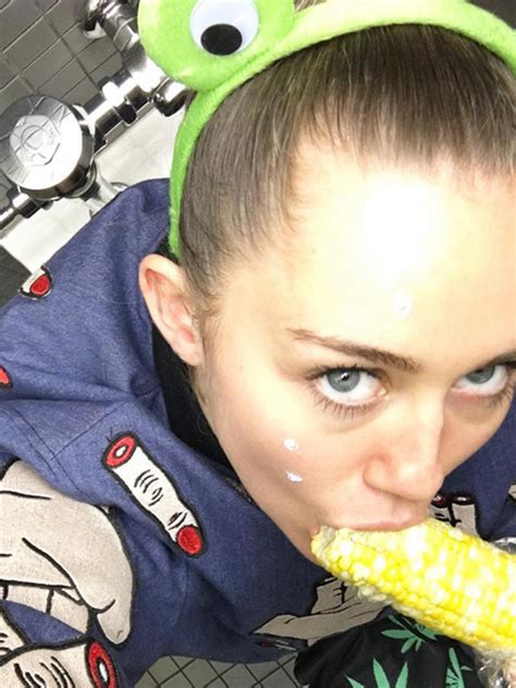 the best celebrity selfie faces that you have to see
