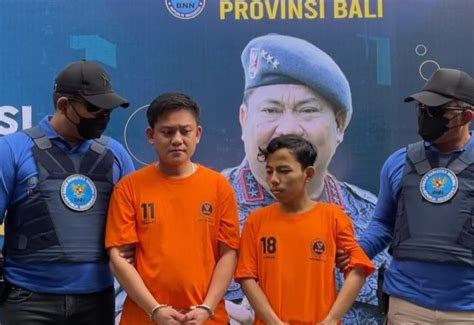 Youtuber Bobon Santoso Berbaju Tahanan BNN Bali