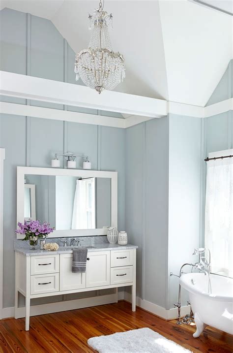 In this video, i share how i decorated my guest bathroom tub and shower area. Decorating Ideas for Blue-and-White Bathrooms | Pastel ...