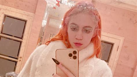 Grimes Looks Ready To Pop In New Pregnancy Pic The Blast