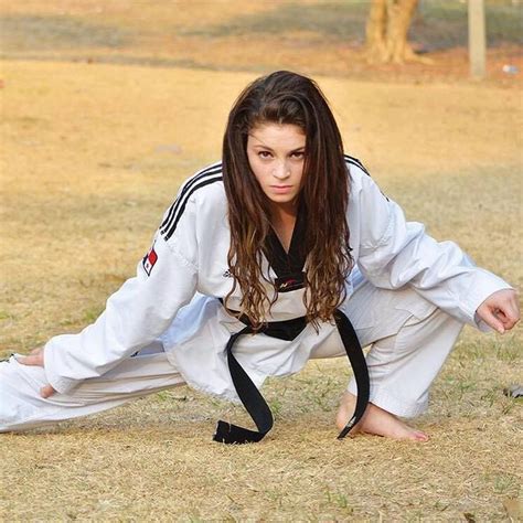 Pin By Matheus Signori On Artes Marciais Com Mulheres Women Karate Martial Arts Women