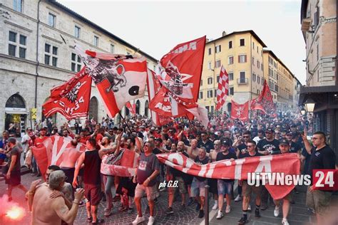 Perugia icon free download as png and ico formats, veryicon.com. Tanti tifosi del Perugia calcio a festeggiare il 114mo ...