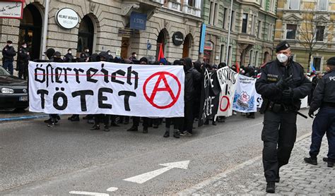 demonstration fpÖ tirol zeigt sich schockiert über „unterstützung der