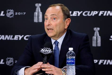 Přímé přenosy, záznamy českých reprezentantů, specializované p. Hokej přišel už i o nejprestižnější ligu světa. NHL má ...