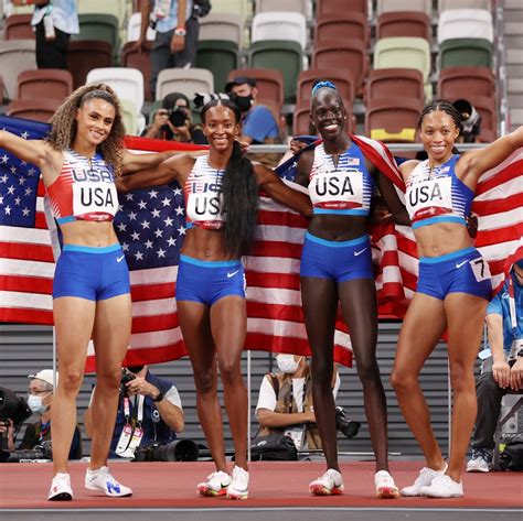 u s closes out the olympic track action with gold in the women s and men s 4x400m relays
