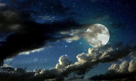 تفسير حلم القمر قريب من الارض