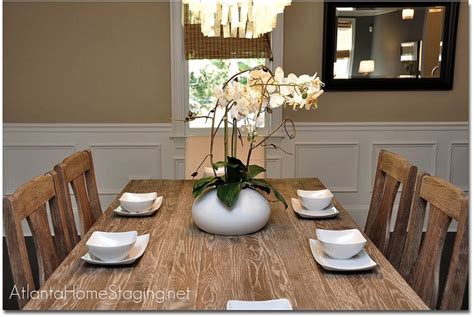 I wrote articles about staging a bedroom and a living room so far, but i neglected the dining room. Should You Set Your Table When Selling Your Home?