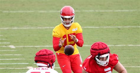 Kansas City Chiefs Training Camp Day 4 Observations Full Pads Coming