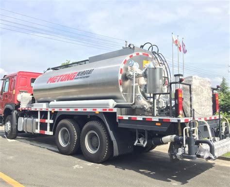 L Intelligent Asphalt Distributor Bitumen Spray Truck Road Machinery With M Spraying Width