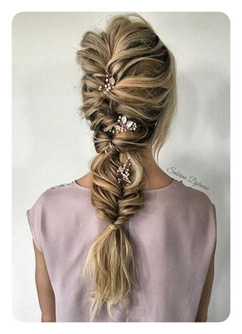 You don't have to put a hair tie at the top, but i find it easier like that. 104 Easy Fishtail Braid Ideas And Their Step By Step ...