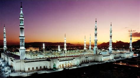 Masjid Nabi Muhammad Nabawi Di Madinah Tempat Suci Yang Dibangun