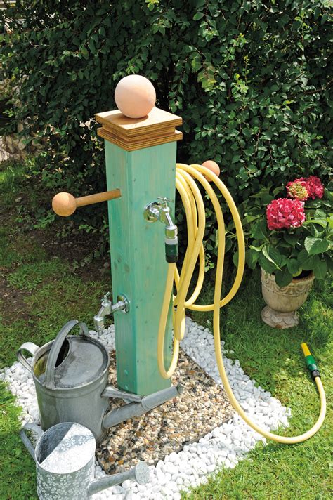 Dafür werden 4 kanthölzer im boden verankert und diese mit holzlatten verbunden. Wasserzapfstelle für den Garten | selbst.de