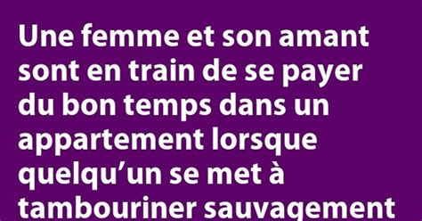 Une Femme Et Son Amant Sont En Train De Se Payer Blagues Et Les