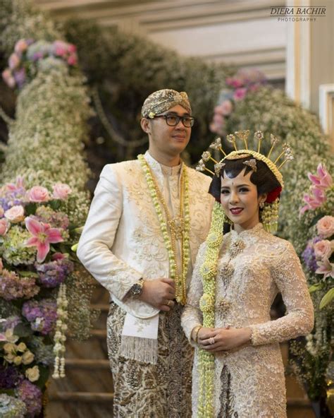 A Grand Javanese Wedding With A Butterfly Garden Theme Bloga Grand