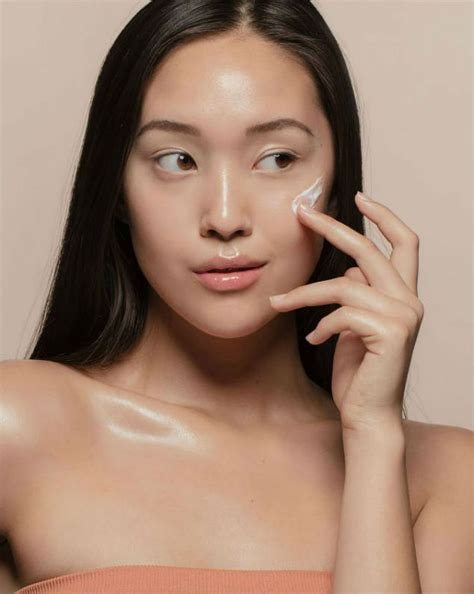 How Do You Know Which Moisturizer Is Right For Your Skin Model Off