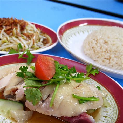 Da Po Hainanese Chicken Rice & Curry Chicken Noodle