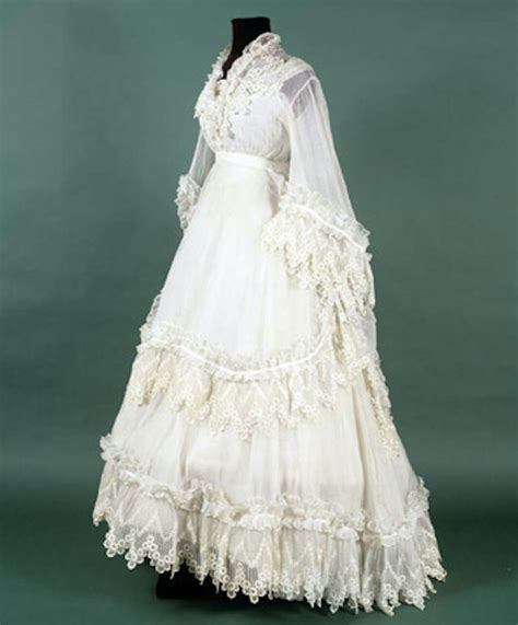 Ladies Wedding Dress Ca 1868 Photo National Museum In Krakow White Victorian Dress