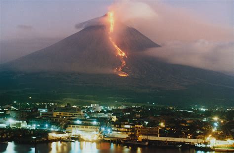 Mount Mayon Volcano Erupts Spilling Out Ash And Lava Chokes Philippines