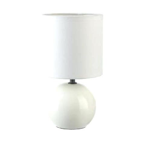 Cette lampe de table moderne est parfaite pour la chambre à coucher, le salon, l'hôtel, le restaurant et ainsi de suite, vous offrant une. Boule de verre pour lampe de chevet - Design en image