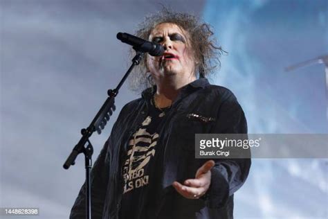 The Cure Perform At Sse Arena Wembley London Photos And Premium High Res Pictures Getty Images