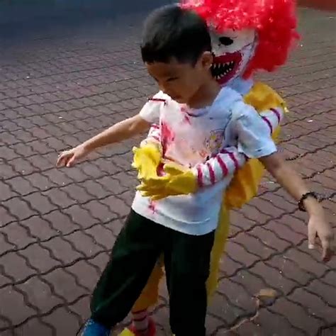 Six Year Olds Terrifying Ronald Mcdonald Costume Wins Halloween