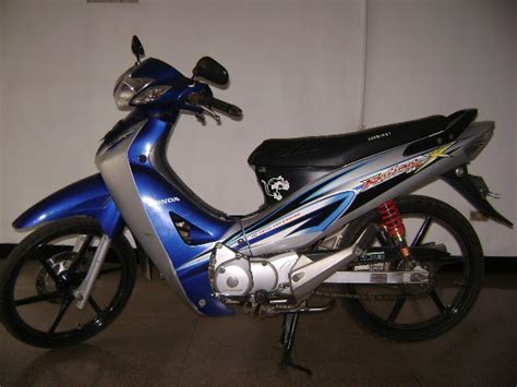 Jun 25, 2021 · honda karisma pertama kali dirilis pada tahun 2005, dengan harapan bisa menggantikan honda legenda yang laris. motor-motor modifikasi: Honda Kharisma Modifikasi