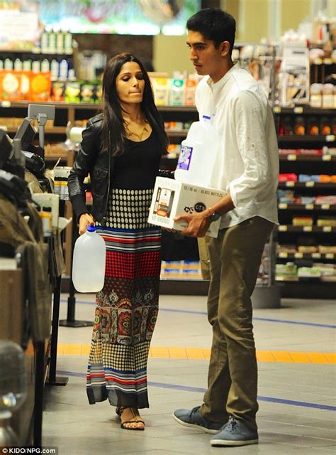 Freida pinto couldn't make it to the season 2 premiere of the newsroom in hollywood july 10, but that doesn't mean the actress isn't proud of her boyfriend dev patel, who plays blogger neal sampat on the hbo drama. Freida Pinto steps out for late night grocery run with Dev ...
