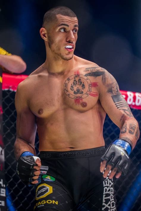 D vyzera to tak, ze cele jej posobenie v mma je hlavne o tom, aby sa cely svet dosvedel, ze. Omar Ahmad - OKTAGON MMA