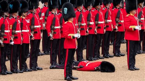 Watch A Royal Guards Shocking Reaction During Queens Vigil Redline
