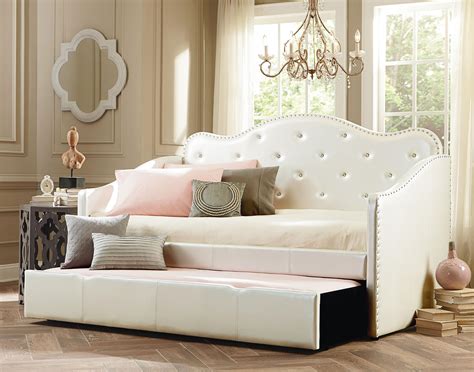 Upholstered Daybed With Tufted Detail Homesfeed