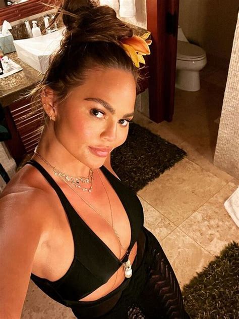 11 Facts About Chrissy Teigen That You Like To Know Celebsfact