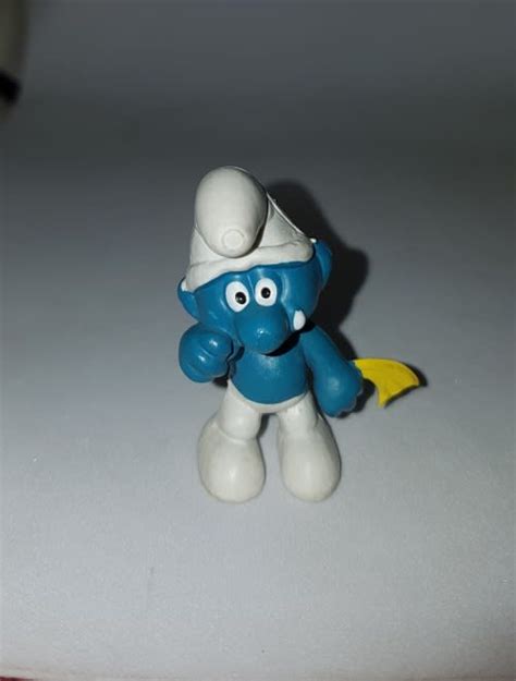Vintage Toys Smurfs 20018 Crying Smurf Hanky Vintage Figure Pvc Toy