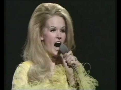 Lynn anderson preforms her signature hit single 'i beg your pardon (i never promised you a rose garden)' in 1973. Lynn Anderson - I Beg Your Pardon (I Never Promised You a ...