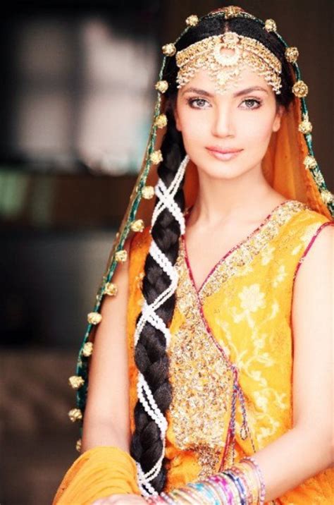Go retro on the very day of your. Reception Hairstyle and Indian Wedding Hair Style Ideas