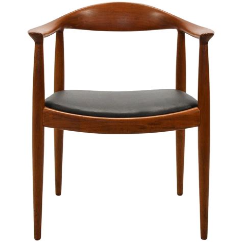 Our furniture is built from start to finish right here in the middle of holmes county ohio, better known as ohio's amish country. Hans Wegner Round Chair/The Chair by Johannes Hansen For ...