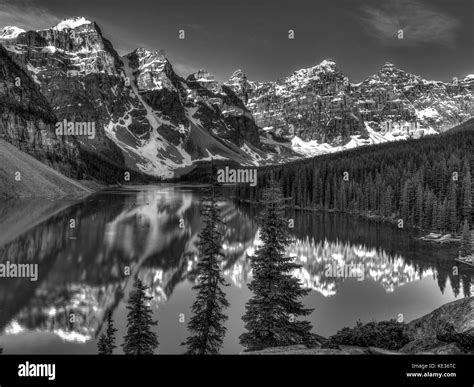 Moraine Lake Banff National Park Alberta Stock Photo Alamy