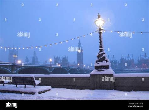 London Snow Scene Westminster Stock Photo Alamy