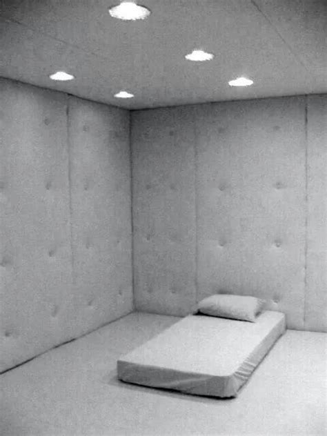 Pin By Felipe Beltrán Rojas On Creepy Asylum Room Quiet Room Insane